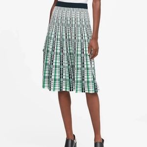 Light Weight Pleated plaid sweater skirt